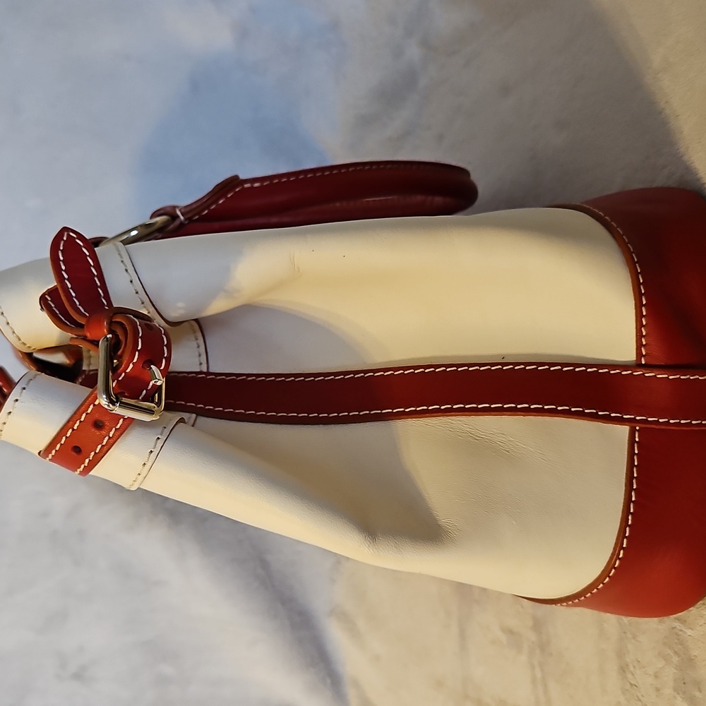 Alto Dooney & Bourke Satchel - Picture 4 of 14
